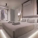 Albatross Beach Front Villas *
