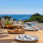 Albatross Beach Front Villas * Gennadi