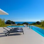 Albatross Beach Front Villas Villa *
