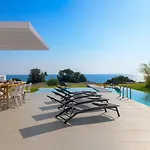 Albatross Beach Front Villas Villa *
