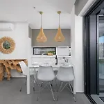 Albatross Beach Front Villas * Gennadi