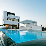 Albatross Beach Front Villas * Gennadi