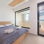 Albatross Beach Front Villas * Gennadi