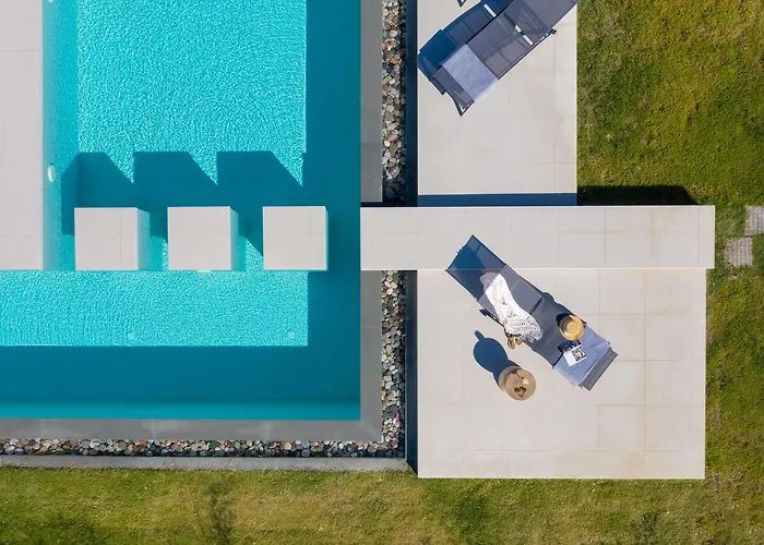 Albatross Front Villa *