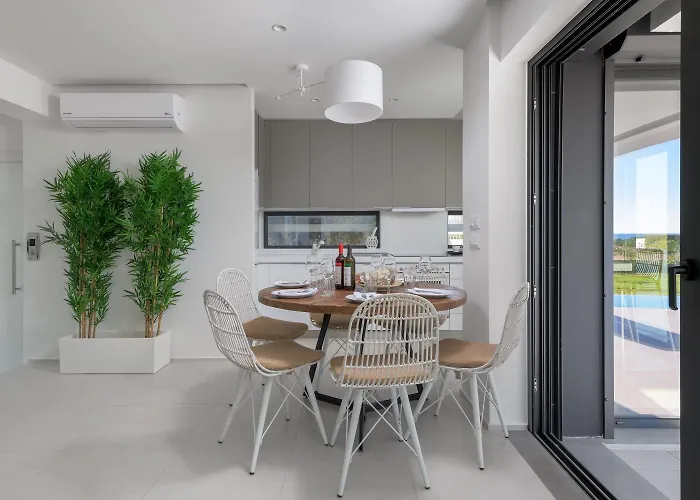 Albatross Front Villa Gennadi