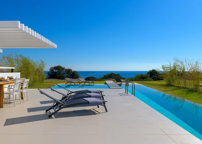 Albatross Front Villa *