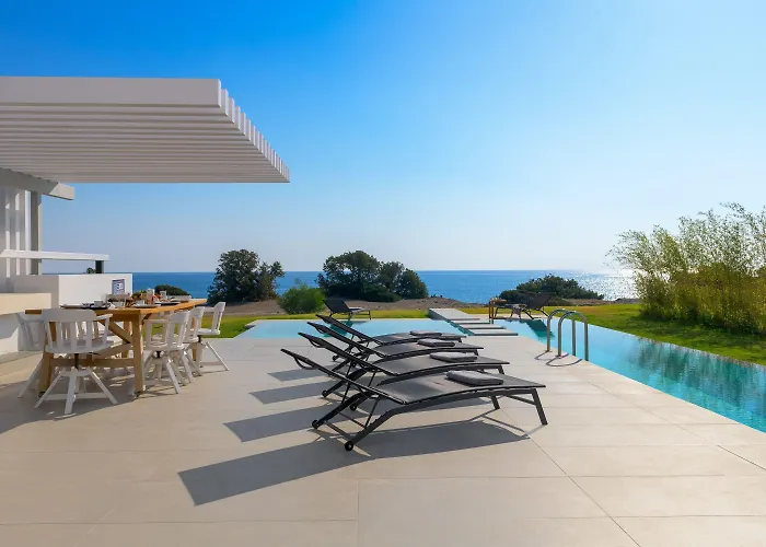 Albatross Front Villa *