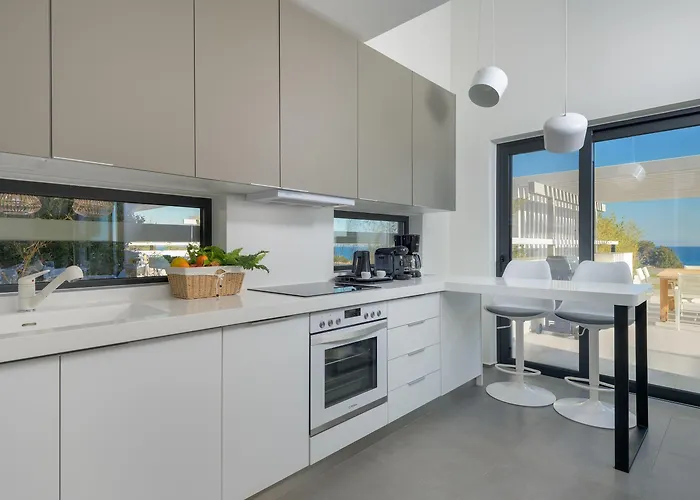 Albatross Front Villa Gennadi