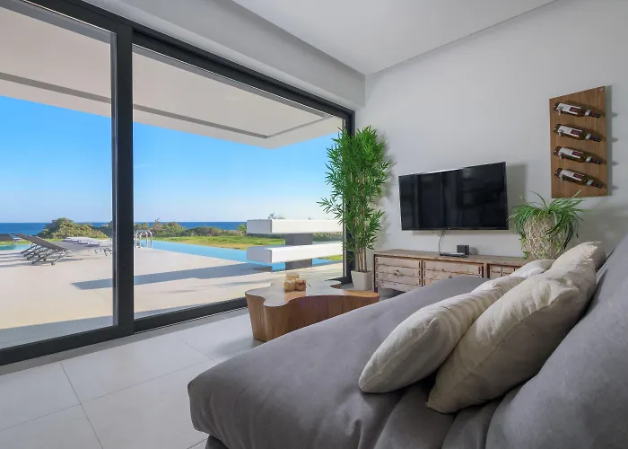 Albatross Front Villa *