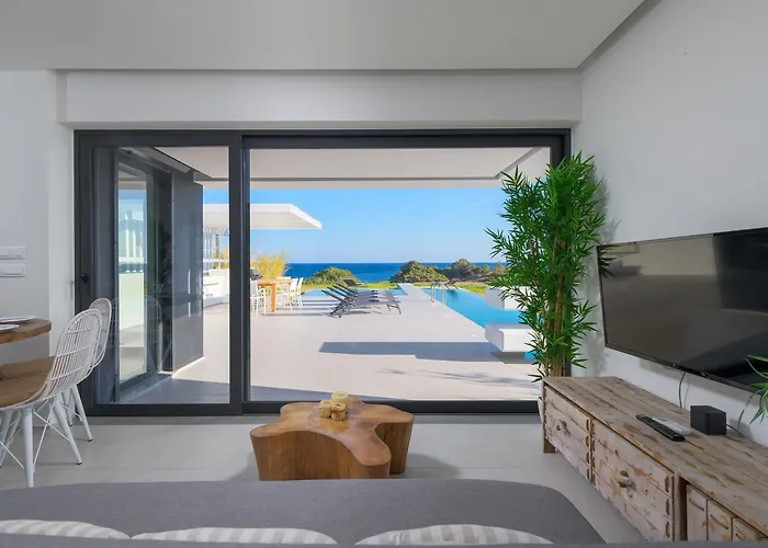 Villa Albatross Front Gennadi