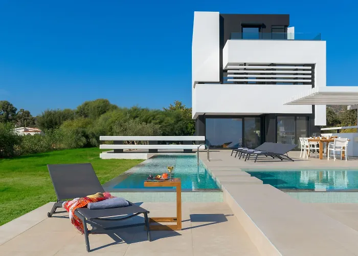 Albatross Front Villa *