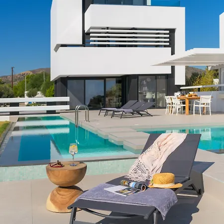 Albatross Front Villa *