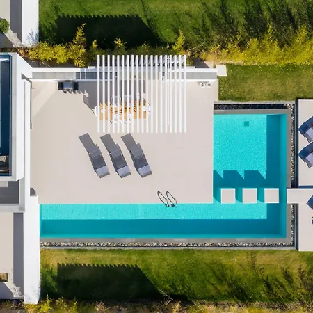 Albatross Front Villa Gennadi