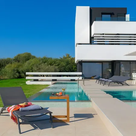 Albatross Front Villa *