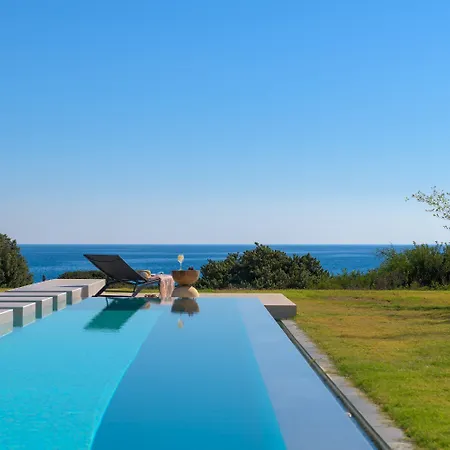 Villa Albatross Front Gennadi