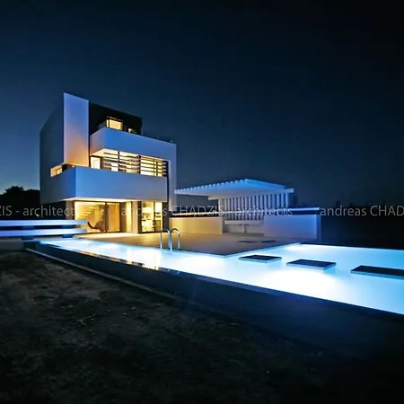 Albatross Beach Front Villas * Gennadi
