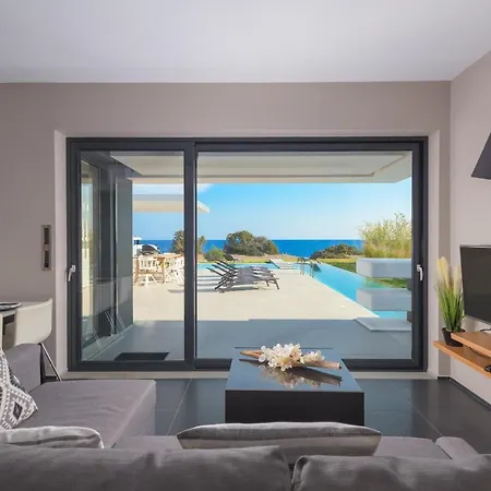 Albatross Front Villa Gennadi