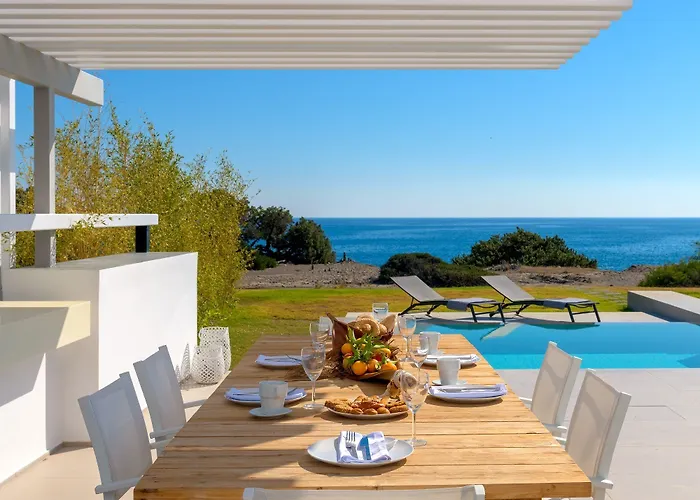 Albatross Front Villa *