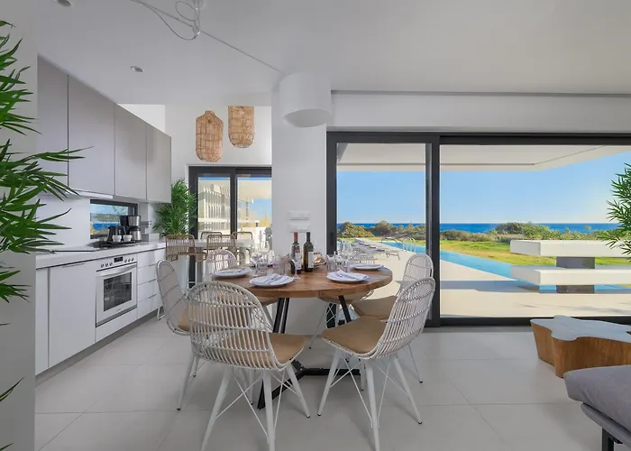 Villa Albatross Front *