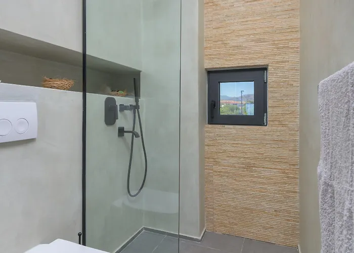 Villa Albatross Front *