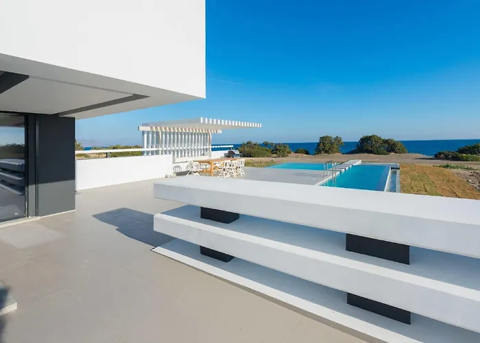 Albatross Front Villa *