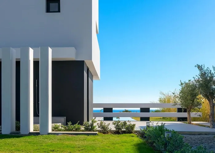 Villa Albatross Front *