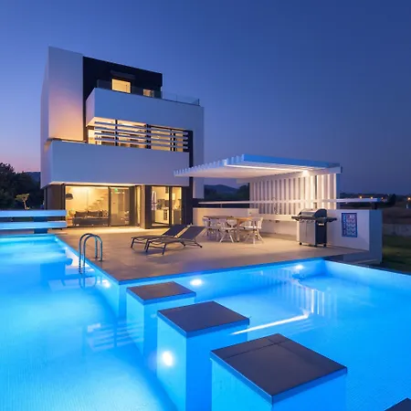 Albatross Beach Front Villas Villa Gennadi