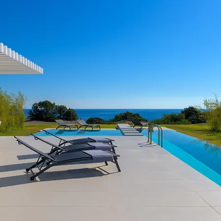 Albatross Front Villa *