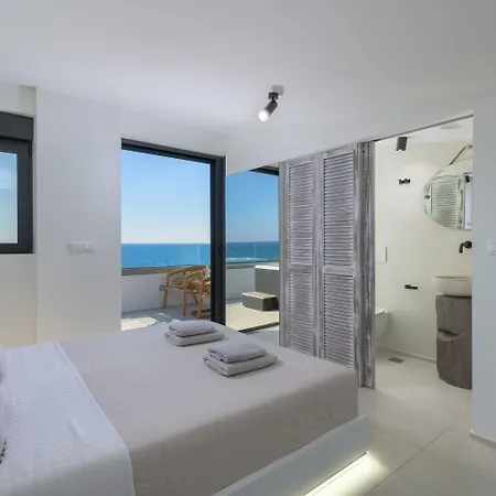 Albatross Front Villa *