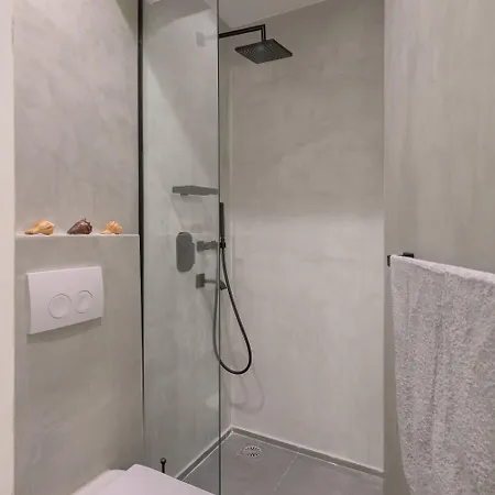 Villa Albatross Front *