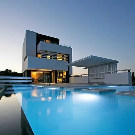 Albatross Beach Front Villas * Gennadi