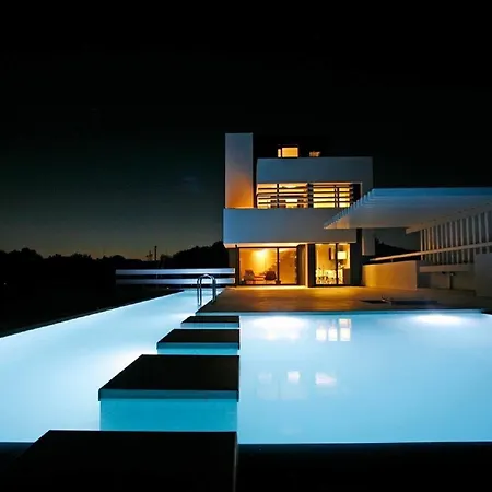 Albatross Beach Front Villas * Gennadi