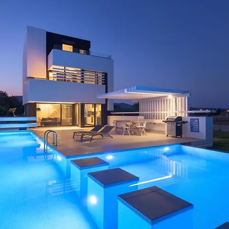 Albatross Front Villa *