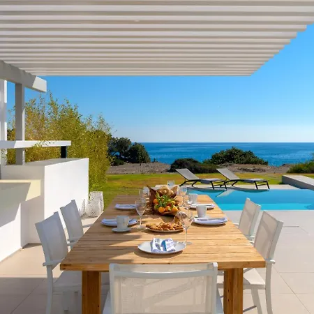 Albatross Beach Front Villas Gennadi
