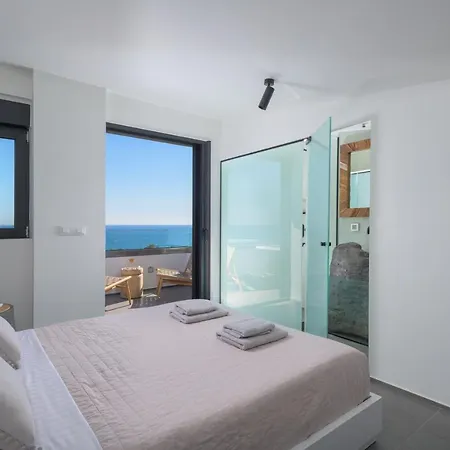 Albatross Front Villa *