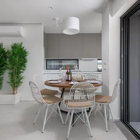 Albatross Beach Front Villas Gennadi